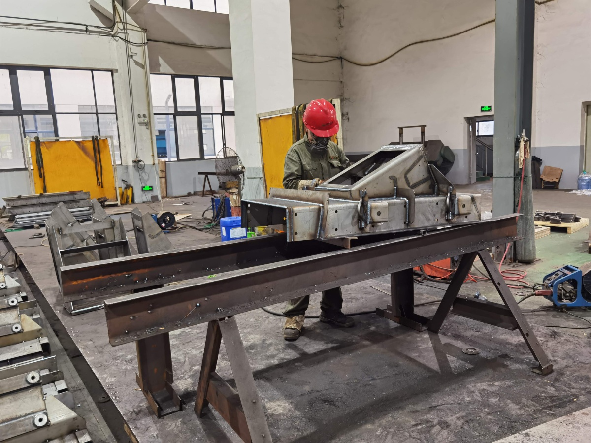 振动机械设备钢结构部件焊接