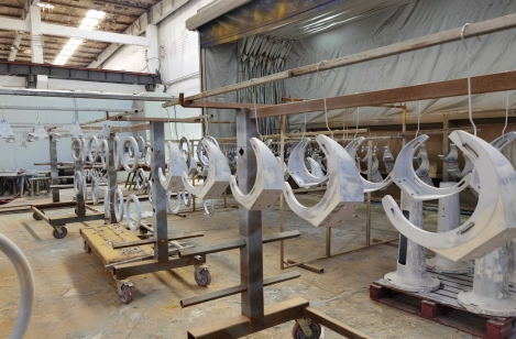 如何选择合适的喷砂除锈方法和设备？